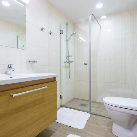 1-bedroom With Free Parking *