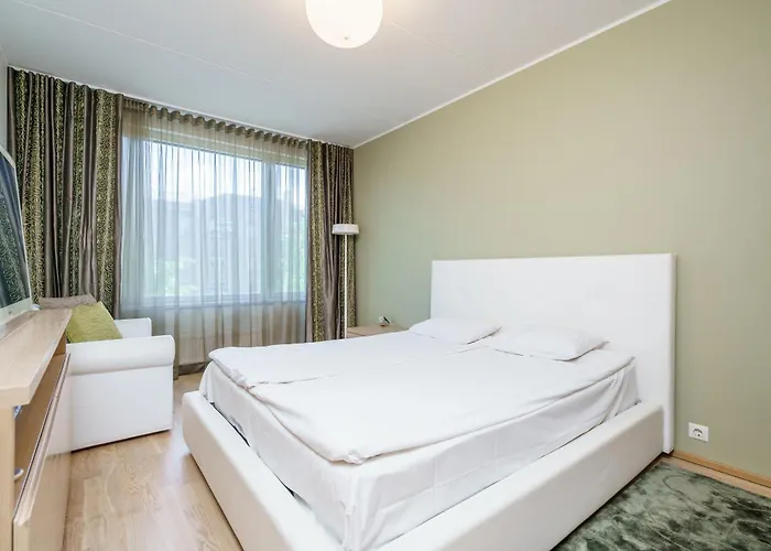 1-bedroom With Free Parking Apartment *